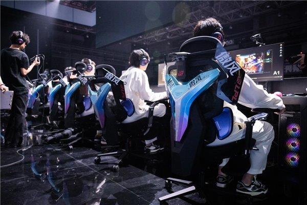 血落幕 傲风见证AL新王加冕 登顶巅峰！CQ9电子平台英雄联盟职业联赛第二赛段热(图3)